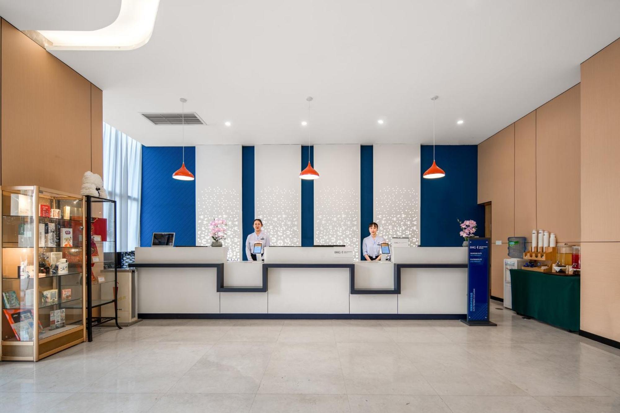 Holiday Inn Express Chongqing Guanyinqiao By Ihg Dış mekan fotoğraf